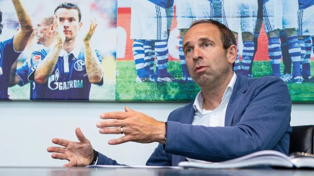 Alexander-Jobst-spricht-bei-einem-Interview