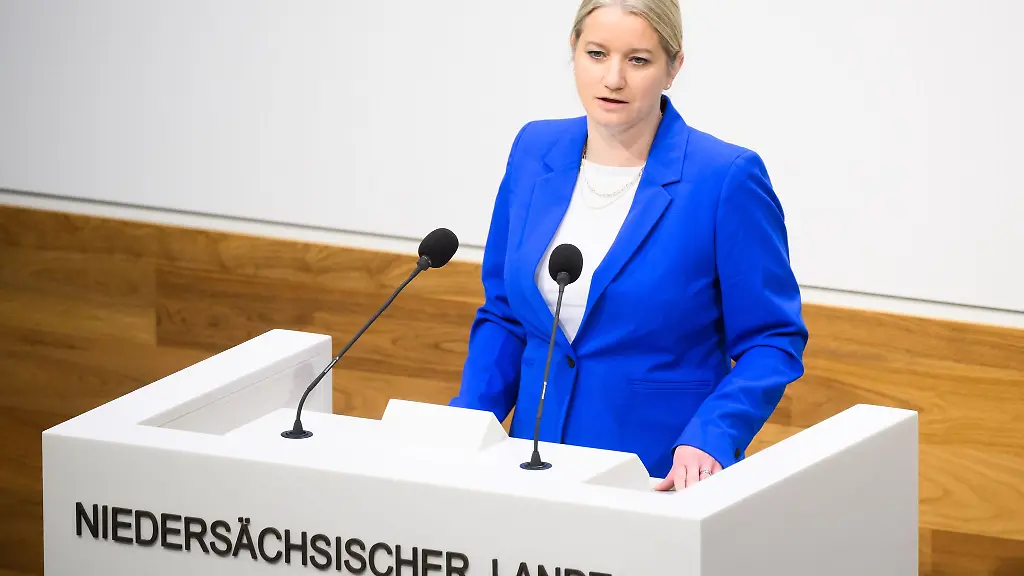 Justizministerin-Wahlmann-hob-das-Ziel-der-Resozialisierung-von-Straftaetern-hervor