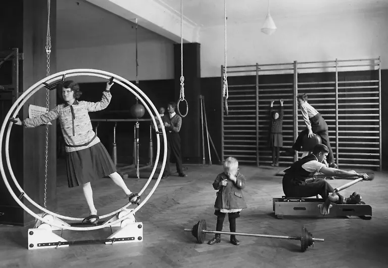ARCHIVE-BERLIN-circa-1930-Some-people-use-the-equipment-in-a-gym-in-the-newly-opened-Karstadt-department-store-at-Hermannplatz-in-Neukoelln-Berlin