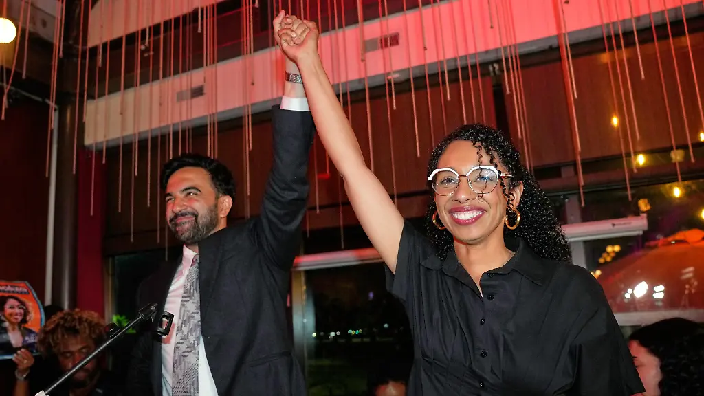 New-York-City-Mayor-Zohran-Mamdani-celebrates-with-Democratic-congressional-candidate-Darializa-Avila-Chevalier-during-an-election-night-watch-party-Tuesday-June-23-2026-in-New-York