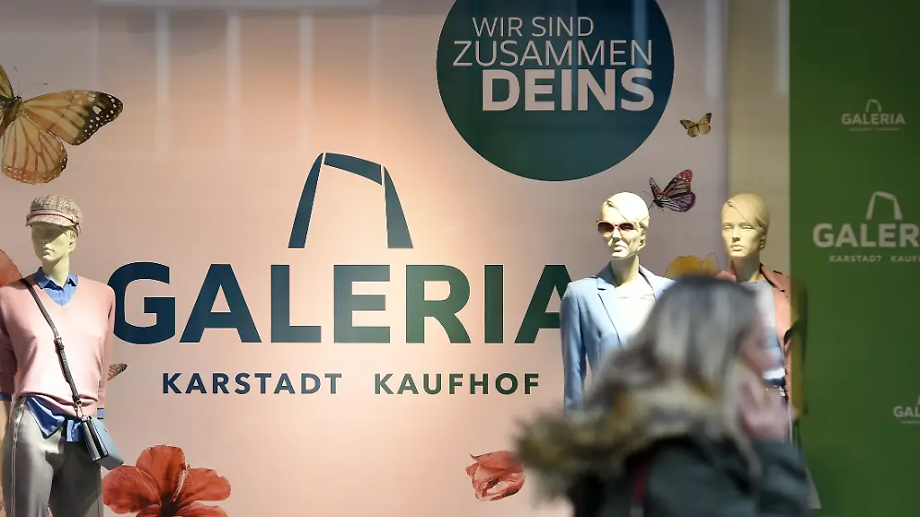 26-March-2019-North-Rhine-Westphalia-Essen-A-poster-with-the-common-brand-name-Galeria-hangs-in-the-shop-window-of-the-former-Kaufhof-store-in-Essen-After-the-merger-of-the-department-store-chains-Karstadt-and-Kaufhof-the-new-brand-design-hangs-in-the-shop-windows-of-the-stores