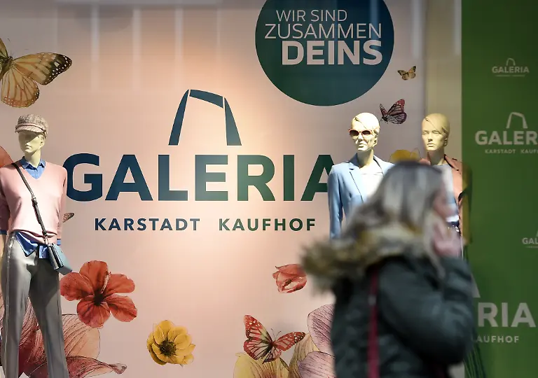 26-March-2019-North-Rhine-Westphalia-Essen-A-poster-with-the-common-brand-name-Galeria-hangs-in-the-shop-window-of-the-former-Kaufhof-store-in-Essen-After-the-merger-of-the-department-store-chains-Karstadt-and-Kaufhof-the-new-brand-design-hangs-in-the-shop-windows-of-the-stores