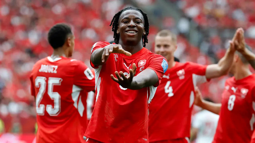 Fussball-Maenner-WM-2026-Schweiz-Kanada-Vorrunde-Gruppe-B-3-Spieltag-Der-Schweizer-Johan-Manzambi-jubelt-nach-dem-2-0-fuer-seine-Mannschaft