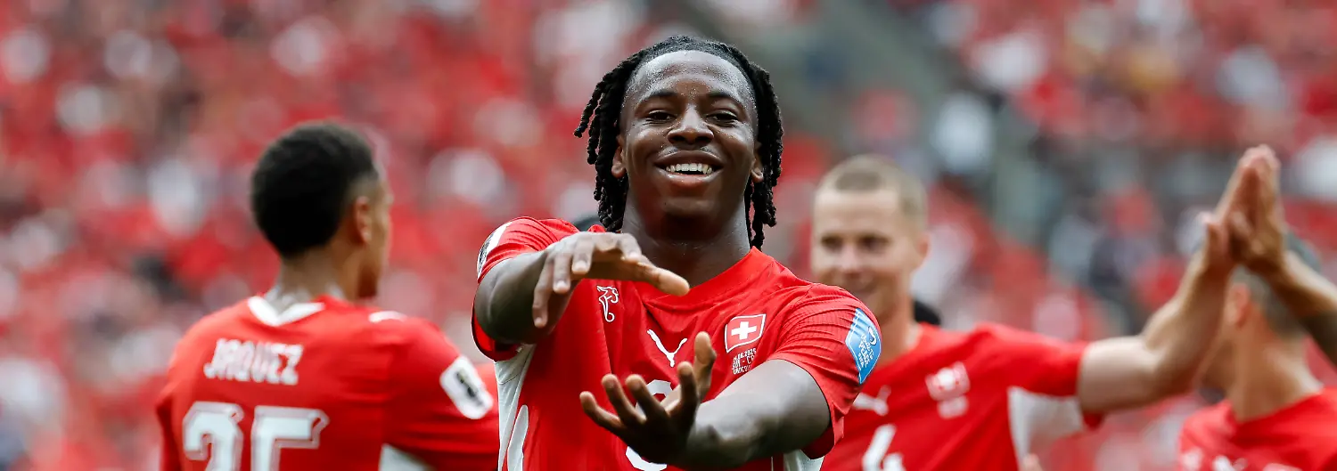 Fussball-Maenner-WM-2026-Schweiz-Kanada-Vorrunde-Gruppe-B-3-Spieltag-Der-Schweizer-Johan-Manzambi-jubelt-nach-dem-2-0-fuer-seine-Mannschaft