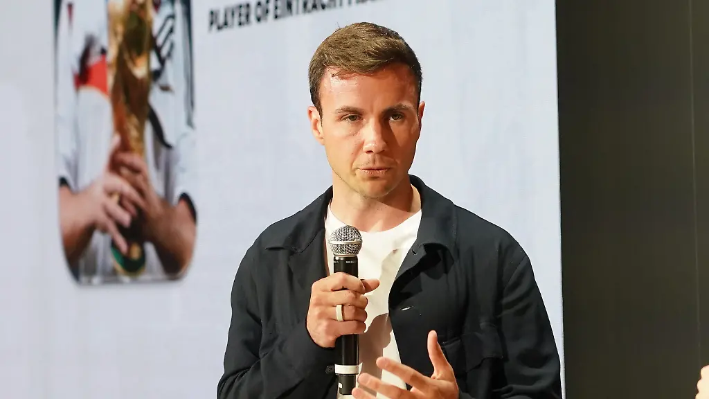 Mario-Goetze-zu-Gast-im-German-House-of-Soccer-der-staendigen-Fan-Botschaft-des-DFB-waehrend-der-Fussball-Weltmeisterschaft-in-Manhattan-New-York-24-06