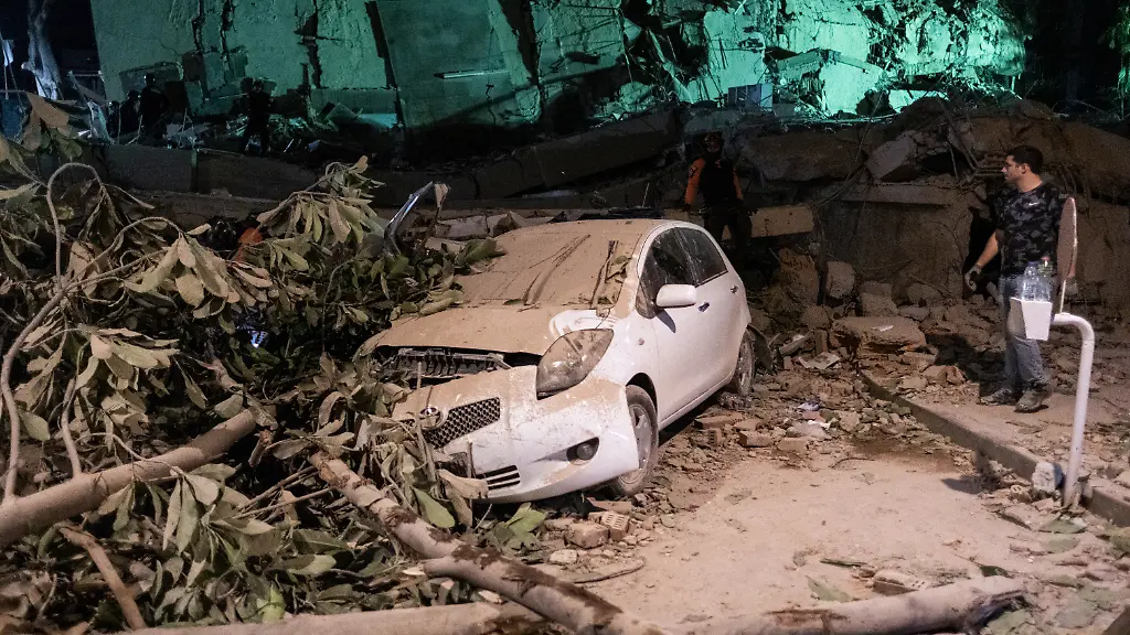CARACAS-VENEZUELA-JUNE-24-A-damaged-vehicle-is-seen-amid-debris-near-a-collapsed-building-following-a-powerful-earthquake-in-Caracas-Venezuela-on-June-24-2026-Venezuela-declared-a-national-state-of-emergency-after-twin-earthquakes-measuring-7-2-and-7-5-in-magnitude-struck-the-country-s-northern-Caribbean-coast-causing-widespread-destruction-disrupting-transportation-and-prompting-tsunami-warnings-across-the-region