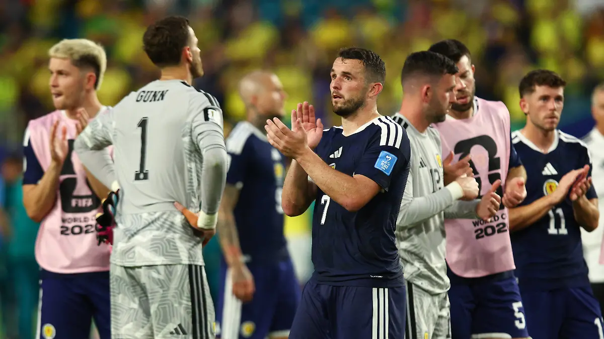 FIFA-World-Cup-WM-Weltmeisterschaft-Fussball-2026-Scotland-v-Brazil-MIAMI-USA-24th-June-2026-John-McGinn-of-Scotland-applauds-the-fans-after-the-FIFA-World-Cup-2026-Group-C-match-between-Scotland-and-Brazil-at-Miami-Stadium-Miami-Miami-Stadium-United-States-of-America-Copyright-xCraigxMercerx-xPeakxActionxPhotosx