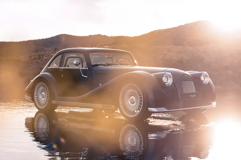 Von-seiner-2024-gezeigten-und-auf-50-Exemplare-limitierten-Midsummer-Barchetta-baut-Morgan-nun-noch-eine-Coupe-Version