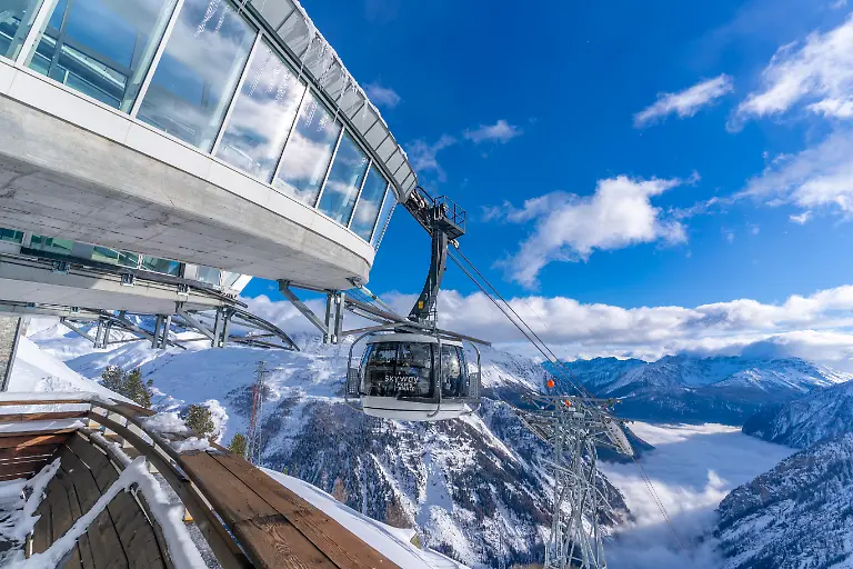 View-of-snow-covered-Aosta-Valley-mountains-and-Skyway-Monte-Bianco-cable-car-in-winter-Courmayeur-Aosta-Valley-Italian-Alps-Italy