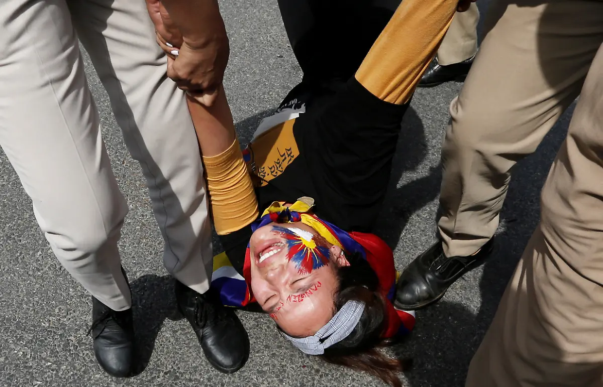 2019-03-12T075803Z-939066240-RC1C87C85240-RTRMADP-3-CHINA-TIBET