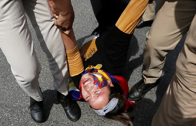 2019-03-12T075803Z-939066240-RC1C87C85240-RTRMADP-3-CHINA-TIBET