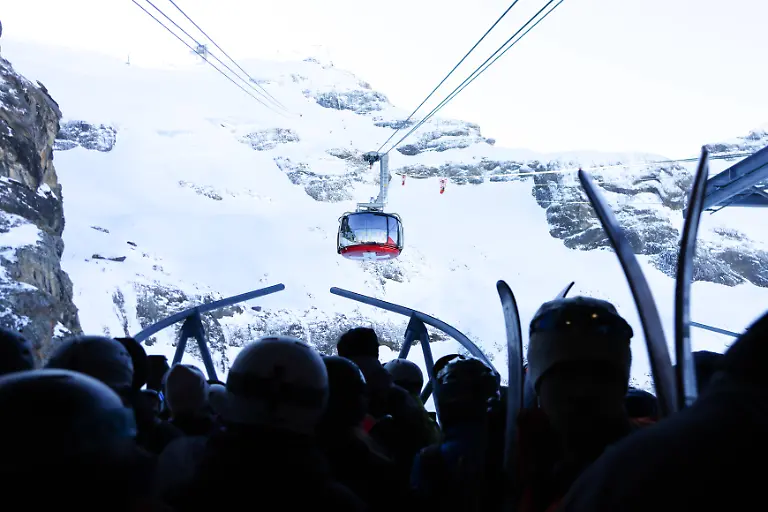 25-02-2026-Engelberg-Schweiz-TITLIS-Rotair-Die-Drehbare-Luftseilbahn