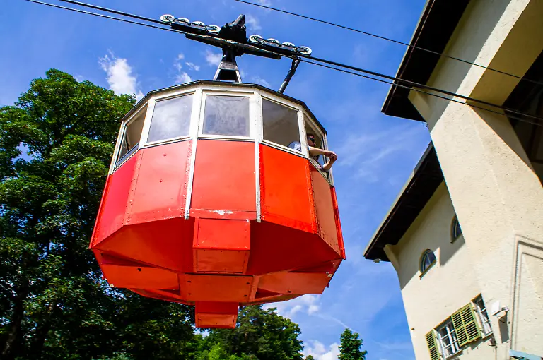 The-Predigtstuhl-cable-car-Predigtstuhlbahn-in-Bad-Reichenhall-to-the-summit-of-the-Predigtstuhl-which-went-into-operation-in-1928-has-been-a-listed-building-since-2006-It-is-the-oldest-cable-car-in-the-world-that-has-been-preserved-in-its-original-form-spa-town-of-Bad-Reichenhall-Berchtesgadener-Land-district-Upper-Bavaria-Germany-on-June-17-2022
