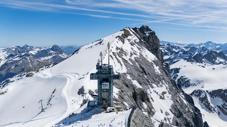 KEYPIX-Der-bisherige-Richtstrahlturm-auf-dem-Titlis-wurde-neu-umgebaut-als-neuen-Titlis-Tower-anlaesslich-einer-Medienpraesentation-vorgestellt-am-Freitag-29-Mai-2026-auf-dem-Titlis-oberhalb-von-Engelberg-Der-neuer-Titlis-Tower-wird-anfang-Juni-fuer-die-Besucher-und-Touristen-zugaenglichsein-und-die-neue-Bergstation-Peak-Station-wird-erst-im-Jahr-2029-fertiggestellt-sein