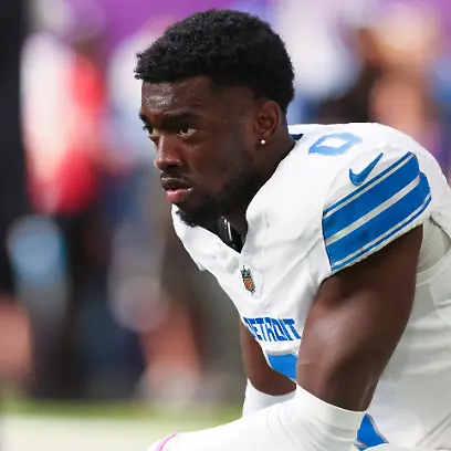 MINNEAPOLIS-MN-OCTOBER-20-Detroit-Lions-cornerback-Terrion-Arnold-0-looks-on-before-the-NFL-American-Football-Herren-USA-game-between-the-Detroit-Lions-and-the-Minnesota-Vikings-on-October-20-2024-at-U-S-Bank-Stadium-in-Minneapolis-MN