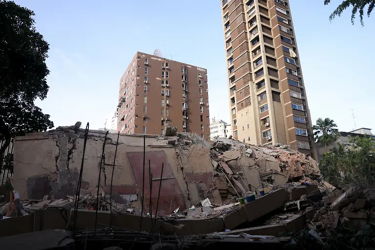 A-general-view-of-a-collapsed-building-after-earthquakes-hit-the-country-in-Caracas-Venezuela-June-25-2026