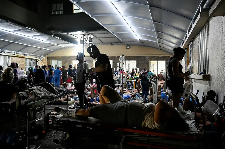 People-receive-treatment-in-a-field-hospital-in-the-aftermath-of-earthquakes-in-La-Guaira-Venezuela-June-24-2026