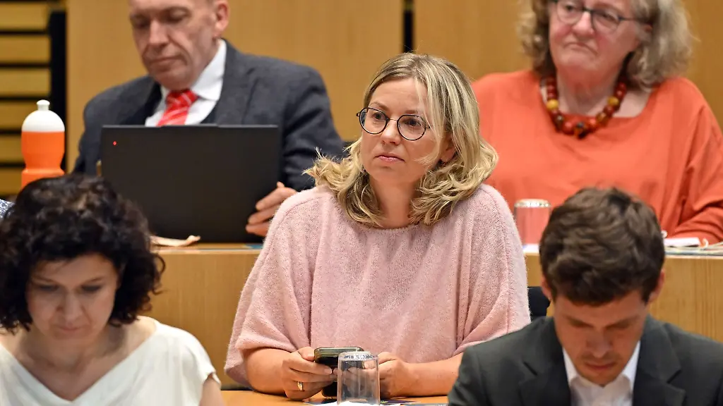 Cornelia-Urban-verabschiedete-sich-im-Landtag-mit-emotionalen-Worten