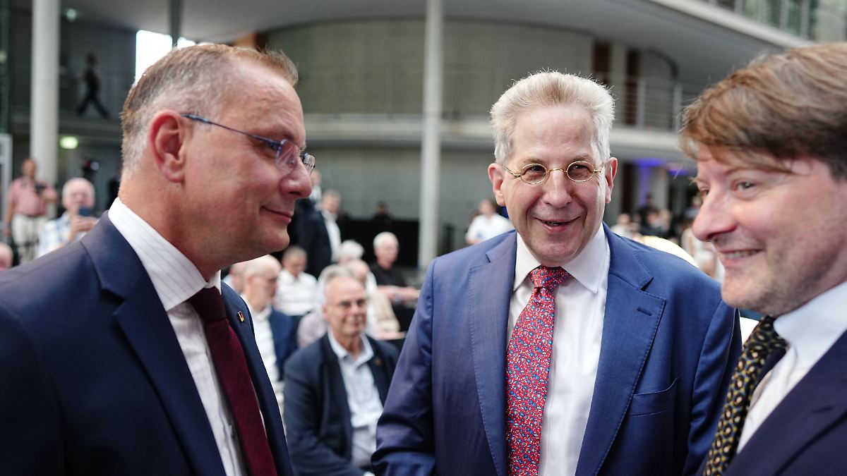 "Gruß an die Spitzel": Maaßen greift bei AfD-Kongress Verfassungsschutz an