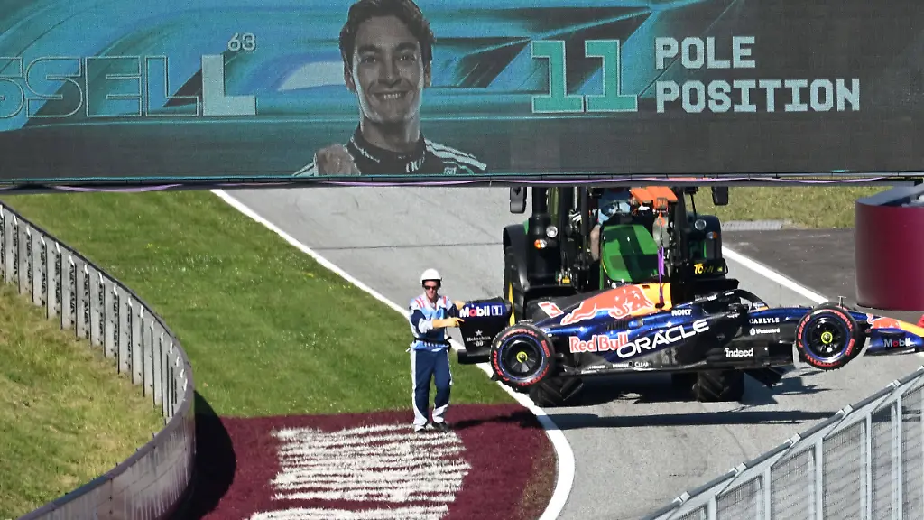 27-06-2026-xsvx-Motorsport-FIA-Formel-1-Grand-Prix-von-Oesterreich-v-l-Max-Verstappen-Oracle-Red-Bull-Racing-Startnummer-3-Auto-nach-dem-Unfall-Crash-FIA-REGULATIONS-PROHIBIT-ANY-USE-OF-PHOTOGRAPHS-as-IMAGE-SEQUENCES-and-or-QUASI-VIDEO-Zeltweg-Spielberg-June-27-2026-xsvx-Motorsport-FIA-Formula-1-Austrian-Grand-Prix-Max-Verstappen-Oracle-Red-Bull-Racing-No-3-car-after-the-crash-FIA-regulations-prohibit-any-use-of-photographs-as-image-sequences-and-or-quasi-video