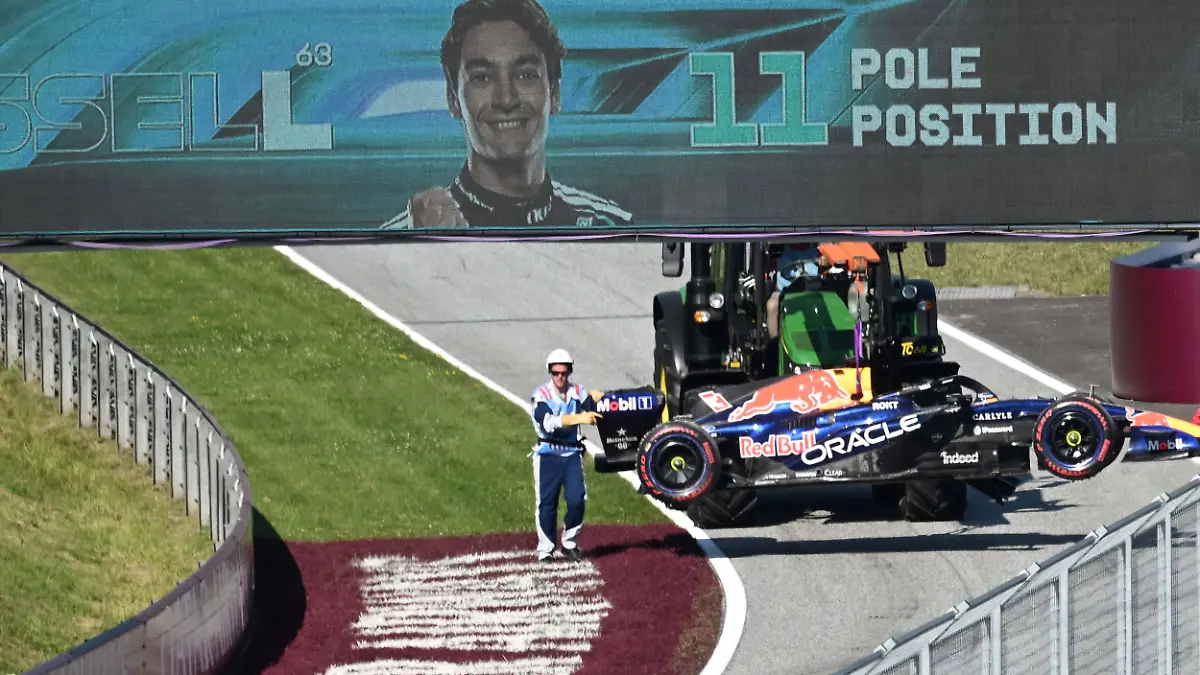 27-06-2026-xsvx-Motorsport-FIA-Formel-1-Grand-Prix-von-Oesterreich-v-l-Max-Verstappen-Oracle-Red-Bull-Racing-Startnummer-3-Auto-nach-dem-Unfall-Crash-FIA-REGULATIONS-PROHIBIT-ANY-USE-OF-PHOTOGRAPHS-as-IMAGE-SEQUENCES-and-or-QUASI-VIDEO-Zeltweg-Spielberg-June-27-2026-xsvx-Motorsport-FIA-Formula-1-Austrian-Grand-Prix-Max-Verstappen-Oracle-Red-Bull-Racing-No-3-car-after-the-crash-FIA-regulations-prohibit-any-use-of-photographs-as-image-sequences-and-or-quasi-video