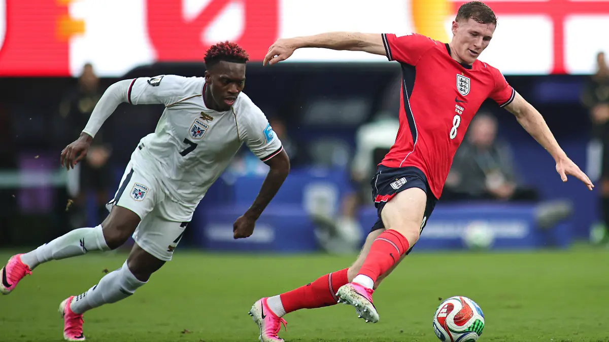 June-27-2026-Rutherford-New-Jersey-USA-England-midfielder-Elliot-Anderson-8-controls-the-ball-while-Panama-midfielder-Jose-Luis-Rodriguez-7-follows-during-the-June-27th-FIFA-World-Cup-WM-Weltmeisterschaft-Fussball-2026-matchup-between-Panama-and-England-at-MetLife-Stadium-in-East-Rutherford-New-Jersey