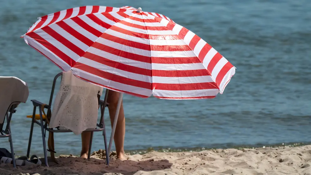 Der-Deutsche-Wetterdienst-hat-fuer-den-Tag-erneut-eine-Warnung-vor-extremer-Hitze-in-Mecklenburg-Vorpommern-herausgegeben