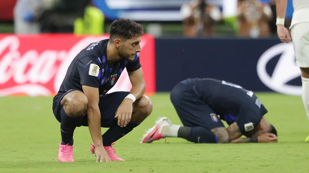 Sebastian-Caceres-3-of-Uruguay-national-team-is-full-of-regret-after-the-losing-the-FIFA-World-Cup-2026-Group-H-match-against-Spain-at-Guadalajara-Stadium-on-June-26-2026-in-Zapopan-Mexico