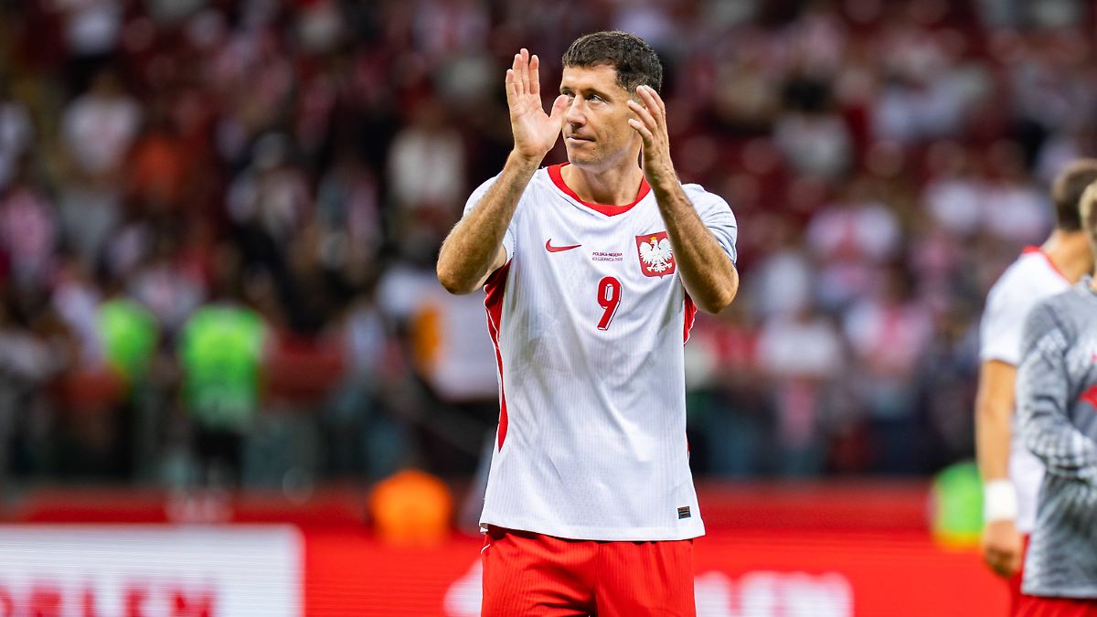 Transfer ticker: Robert Lewandowski moves to Chicago Fire
