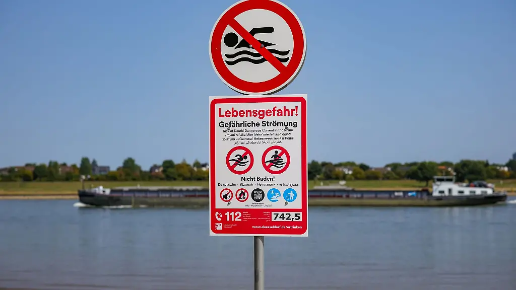 Baden-verboten-Am-Rhein-gibt-es-in-vielen-Kommunen-Badeverbote-die-trotzdem-regelmaessig-missachtet-werden
