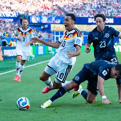 Junior-Alonso-Paraguay-6-foult-Jamal-Musiala-Germany-10-FIFA-World-Cup-WM-Weltmeisterschaft-Fussball-2026-Deutschland-v-Paraguay-29-June-2026-FIFA-World-Cup-2026-Germany-v-Paraguay-Round-of-32-at-Boston-Stadium-in-Foxborough-Massachusetts-USA-Junior-Alonso-Paraguay-6-fouls-Jamal-Musiala-Germany-10-2026-FIFA-World-Cup-Germany-vs-Paraguay-June-29-2026-2026-FIFA-World-Cup-Germany-vs