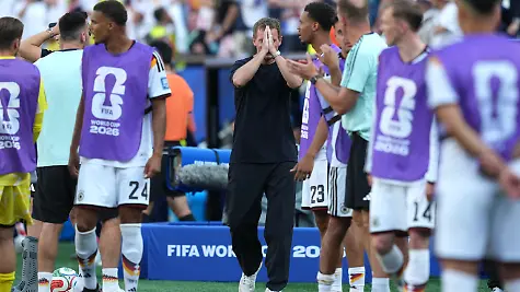 29-06-2026-USA-Boston-Fussball-Maenner-WM-2026-Nationalmannschaft-Deutschland-Paraguay-Sechzehntelfinale-im-Boston-Stadion-Bundestrainer-Julian-Nagelsmann-M-reagiert-nachdem-das-zweite-Tor-seiner-Mannschaft-durch-den-VAR-aberkannt-wurde-EINSCHRAeNKUNGEN-Die-Nutzung-unterliegt-Einschraenkungen-Nur-fuer-redaktionelle-Zwecke-keine-kommerzielle-Nutzung-ohne-vorherige-Zustimmung-des-Rechteinhabers