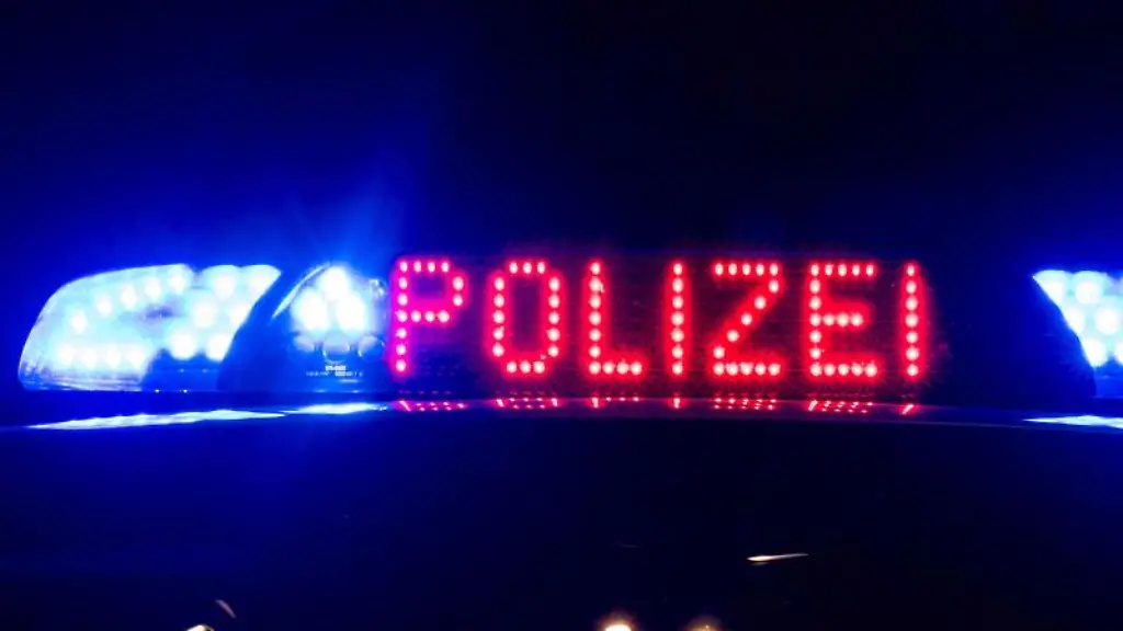 Das-Blaulicht-auf-einem-Polizeiauto