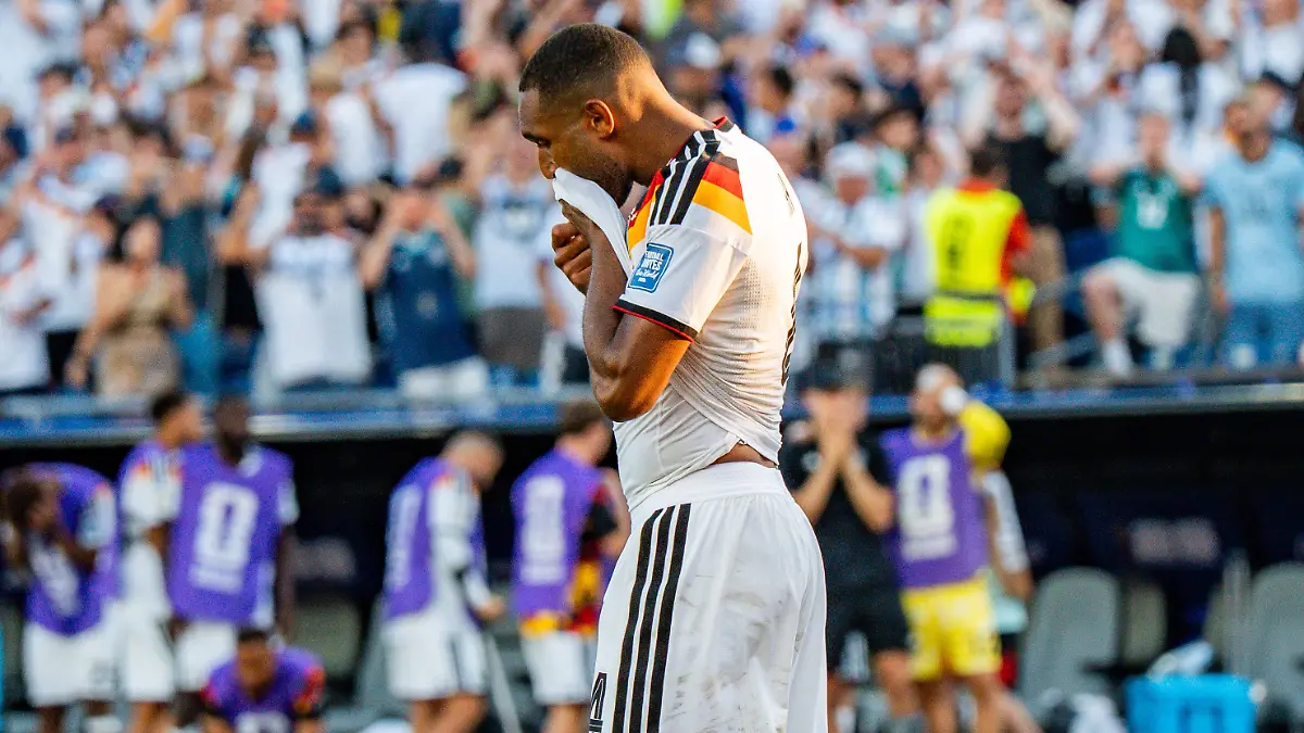 FIFA-Fussball-Weltmeisterschaft-2026-Sechszehntelfinale-Deutschland-vs-Paraguay-29-06-2026-Boston-Stadium-Jonathan-Tah-Deutschland-verschossener-Elfmeter-ungluecklich-unzufrieden-traurig-enttaeuscht-2026-FIFA-World-Cup-Round-of-32-Germany-vs
