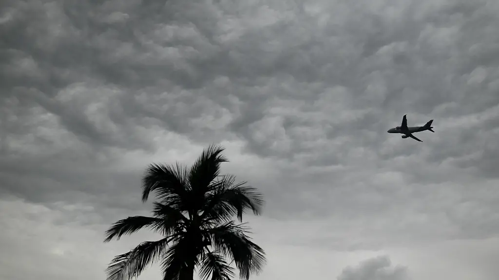 May-22-2026-Rio-De-Janeiro-Rio-De-Janeiro-Brazil-Rio-de-Janeiro-Brazil-May-22-2026-Airplanes-taking-off-from-GaleAA-o-International-Airport-The-conflict-in-the-Middle-East-involving-Iran-and-the-U-S-is-causing-a-significant-spike-in-the-prices-of-aviation-fuel-jet-fuel-and-diesel-in-2026-The-instability-is-affecting-production-and-transportation-with-direct-implications-for-global-aviation-and-freight-costs-IranA-a-a-s-control-of-the-Strait-of-Hormuz-through-which-one-fifth-of-the-worldA-a-a-s-oil-passes-poses-risks-to-logistics-and-pushes-oil-prices-above-00-per-barrel-Airlines-may-face-fuel-shortages-with-Asian-countries-limiting-exports-which-puts-pressure-on-the-U-S
