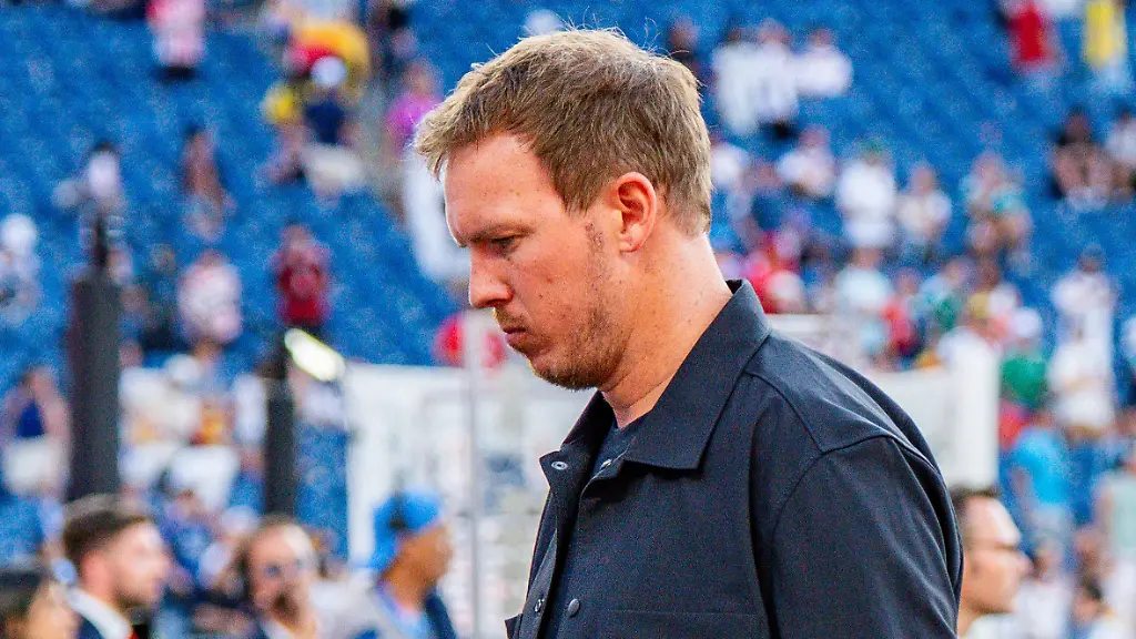 FIFA-Fussball-Weltmeisterschaft-2026-Sechszehntelfinale-Deutschland-vs-Paraguay-29-06-2026-Boston-Stadium-Julian-Nagelsmann-Deutschland-enttaeuscht-unzufrieden-ungluecklich-traurig-Florian-Wirtz-Deutschland-2026-FIFA-World-Cup-Round-of-32-Germany-vs