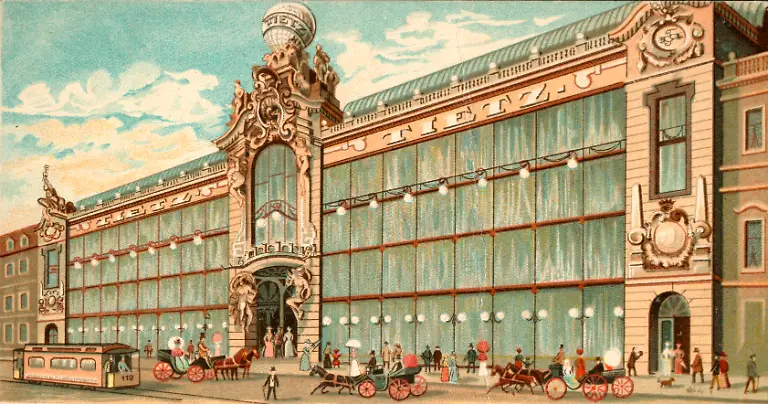 Berlin-Eingang-Kaufh-Tietz-Leipziger-Str-Berlin-Mitte-Warenhaus-Hermann-Tietz-Leipziger-Str-Ansicht-der-Eingangsfront-Farblithographie-Postkarte-um-1905