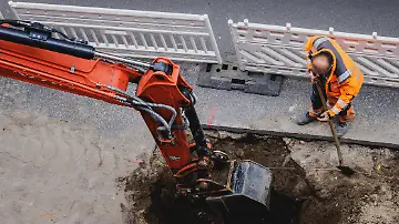 601293812