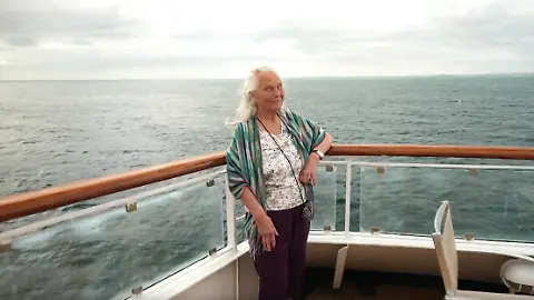 Rentnerin_lebt_ auf_Kreuzfahrtschiff