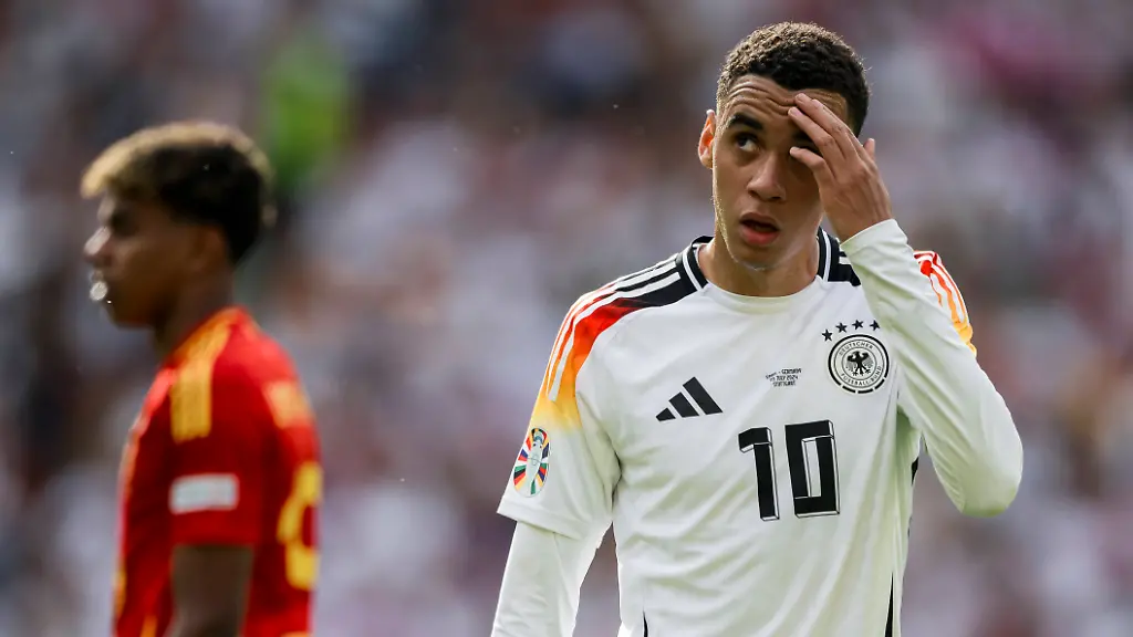 Spain-v-Germany-UEFA-EURO-EM-Europameisterschaft-Fussball-2024-Jamal-Musiala-of-Germany-looks-on-next-to-Lamine-Yamal-of-Spain-during-the-UEFA-EURO-2024-quarter-final-football-match-between-Spain-and-Germany