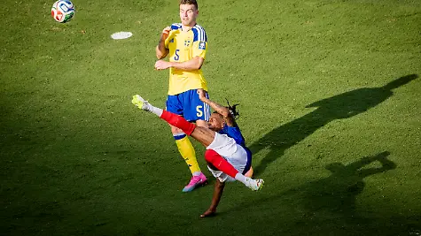 New-York-New-Jersey-USA-30th-Jun-2026-Michael-Olise-FRA-Gabriel-Gudmundsson-SWE-France-Sweden-World-Cup-Frankreich-Schweden-30-06