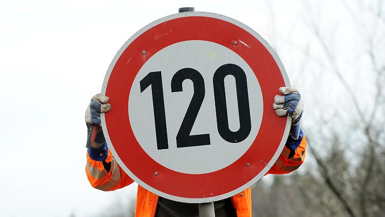 Bei Tempo 120 wird weniger Sprit verbraucht als bei Tempo 200.