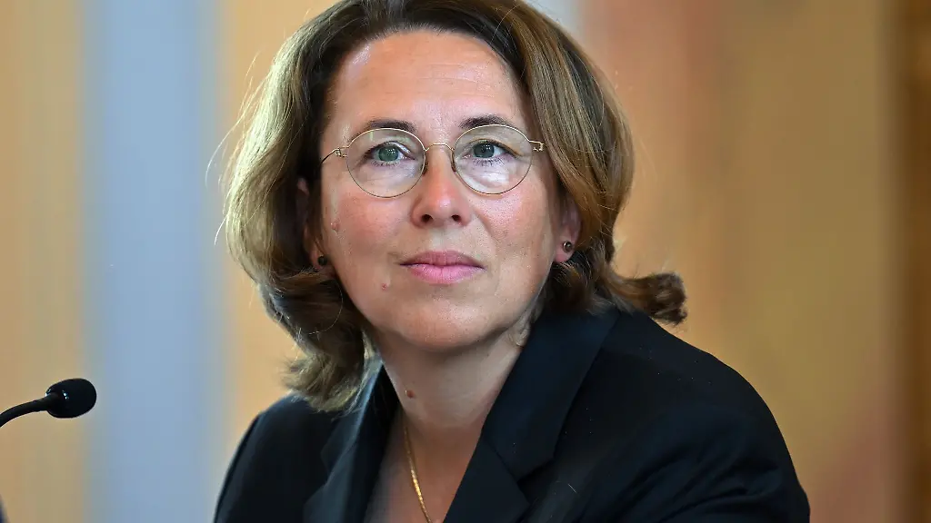 Thueringens-Rechnungshofpraesidentin-legt-den-Jahresbericht-der-Finanzkontrolleure-vor