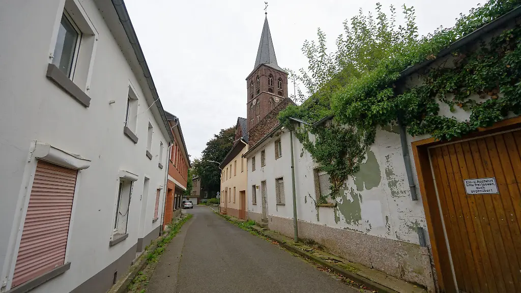 Das-Braunkohle-Dorf-Keyenberg-heisst-ab-jetzt-Alt-Keyenberg-Archivbild