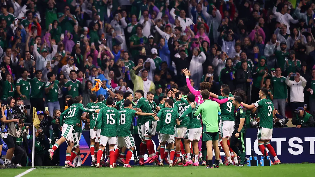 Soccer-Football-FIFA-World-Cup-2026-Round-of-32-Mexico-v-Ecuador-Estadio-Azteca-Mexico-City-Mexico-June-30-2026-Mexico-players-and-fans-celebrate-after-the-match-as-Mexico-qualify-for-the-round-of-16-stage-of-the-World-Cup-REUTERS-Eloisa-Sanchez