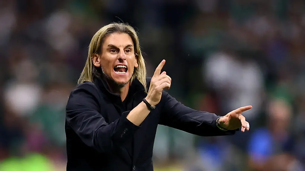 Soccer-Football-FIFA-World-Cup-2026-Round-of-32-Mexico-v-Ecuador-Estadio-Azteca-Mexico-City-Mexico-June-30-2026-Ecuador-coach-Sebastian-Beccacece-reacts-REUTERS-Eloisa-Sanchez