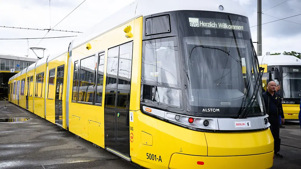 Der-Urbanliner-soll-mit-erheblicher-Verzoegerung-ab-Mitte-Juli-auf-der-M4-zum-Einsatz-kommen