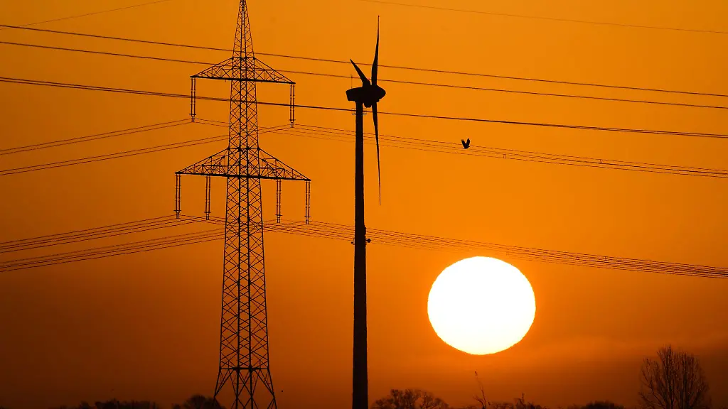 Ueber-die-Erdleitung-soll-ab-2028-vor-allem-Strom-aus-Windparks-im-Norden-zu-Industriestandorten-gelangen
