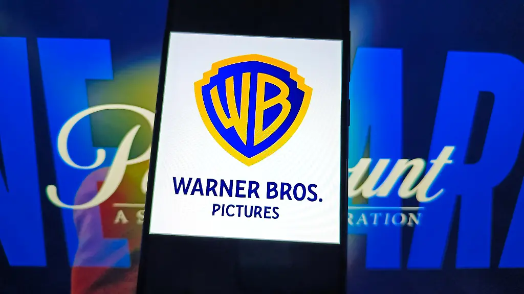 SUQIAN-CHINA-APRIL-24-2026-A-netizen-is-using-a-computer-and-smartphone-to-view-Warner-Bros-logo-and-Paramount-webpage-in-Suqian-City-Jiangsu-Province-China-on-April-24-2026