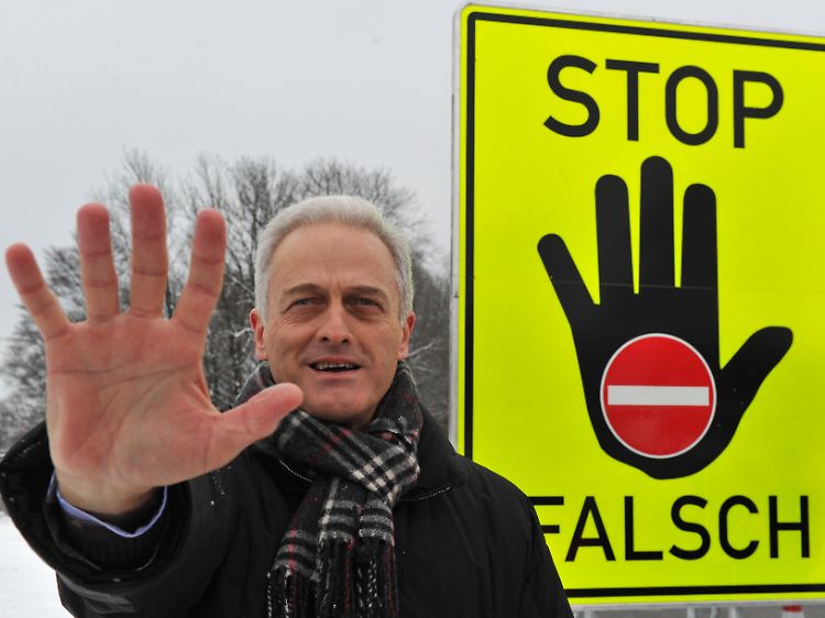 Wie jeder Bundesverkehrsminister vor ihm blockiert auch Peter Ramsauer ein generelles Tempolimit.